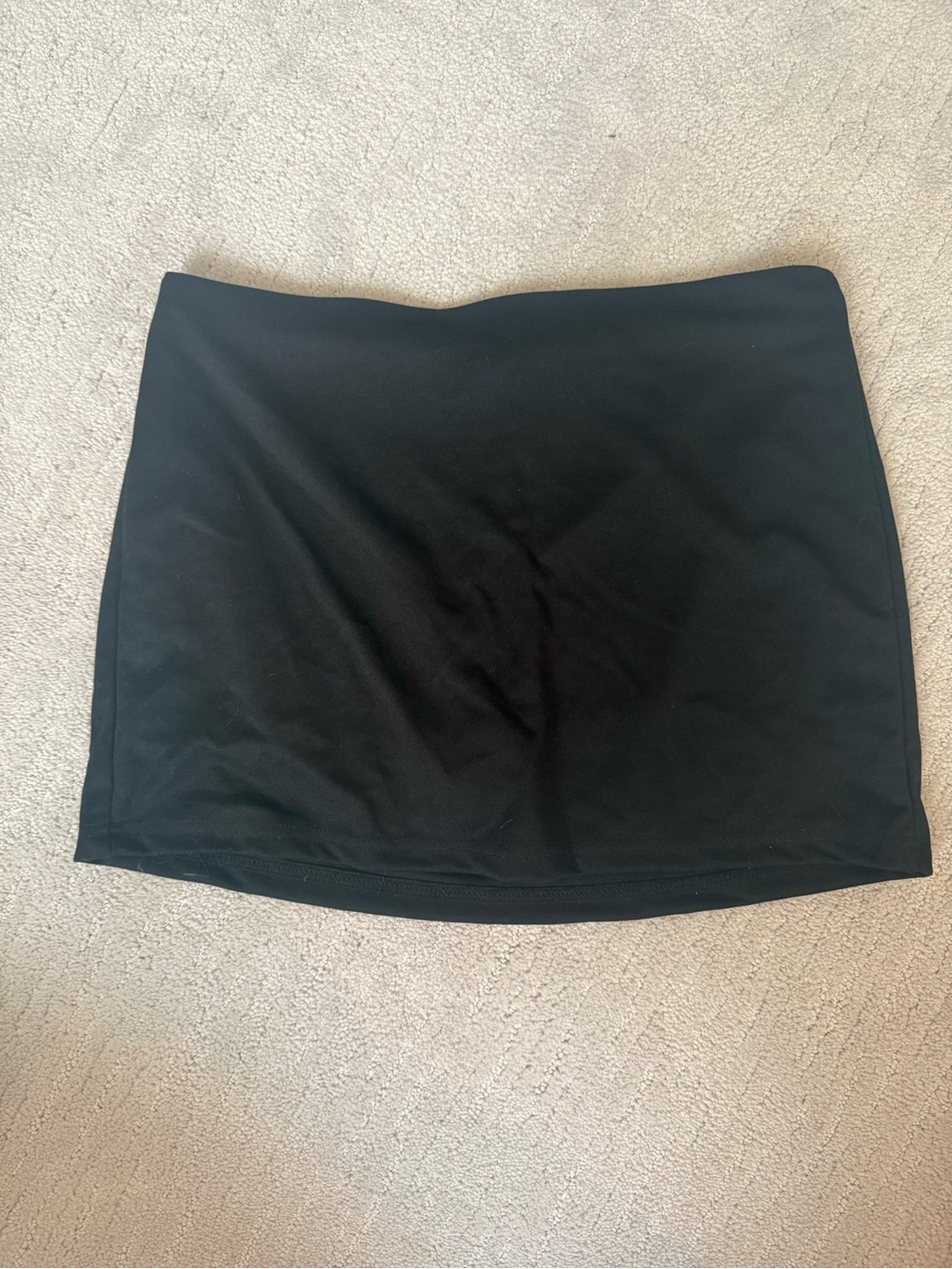 Amazon Black Mini Skirt - Simple Stretch Silhouette